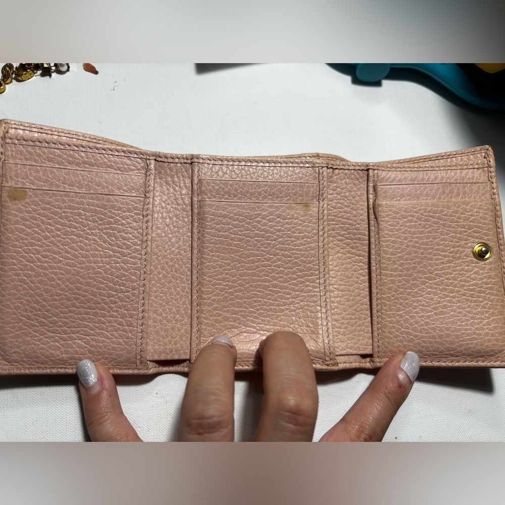 Gucci trifold wallet includes coin pouch - Picture 2 of 6